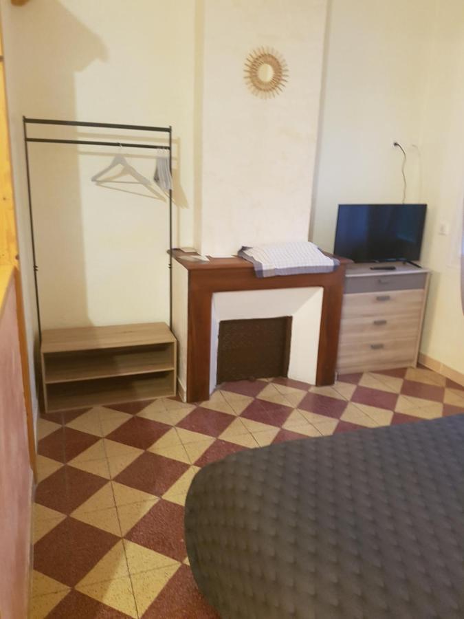 Bed and Breakfast Les Belles Nuits Le Bousquet-d'Orb Exterior foto
