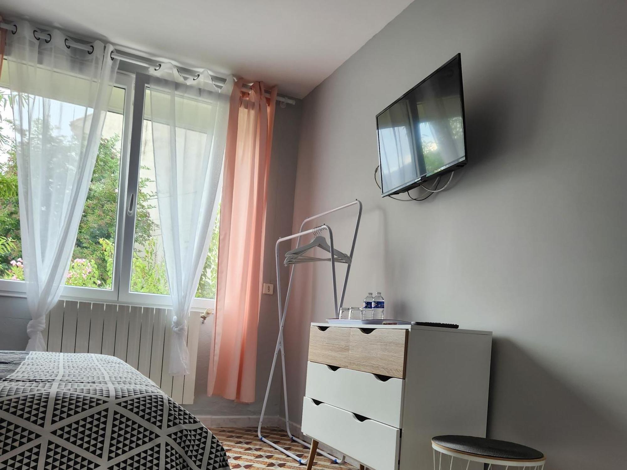 Bed and Breakfast Les Belles Nuits Le Bousquet-d'Orb Exterior foto